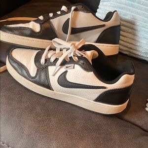 Nike Men's Black and White Sneakers